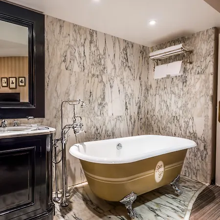 Hotel Chateaubriand 4*